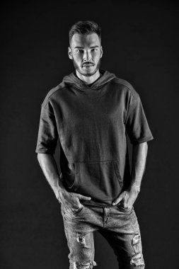 Stil kavramı. Rahat kıyafet, stil sakallı adam. Tarzı kendine güvenen. Rahat yaşam tarzı, siyah ve beyaz olduğunu