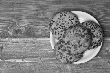 Çay saati için geleneksel aperatif. Çekirdekli bisküviler