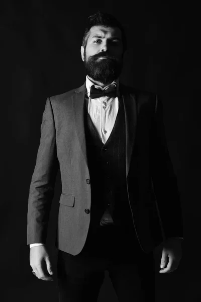 Manager of spreker met stijlvolle baard en snor. — Stockfoto