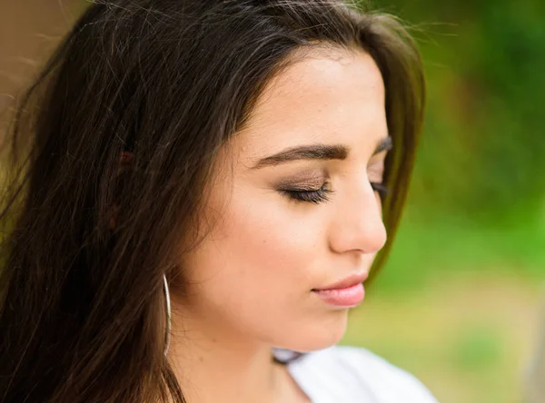 Manter Fora. Feia Aparência De Menina. Garota Zangada Mantém As Mãos No  Quadril Ao Ar Livre. Criança Desobediente. Com Emoção Nega Foto de Stock -  Imagem de consideravelmente, emocional: 213030924