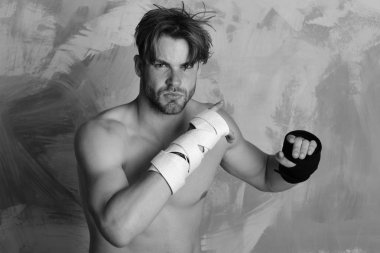 Boksör ya da karate savaş sanatları uygulamaları. Spor ve savaş