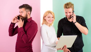 Dizüstü veya smartphone sen her zaman online. Modern hayatın elektronik olmadan hayal edebiliyorum. Erkek ve kadın iş gadget'lar ve Internet ile yararlanacaklar. Modern teknolojiler hayatımızın daha kolay yapmak