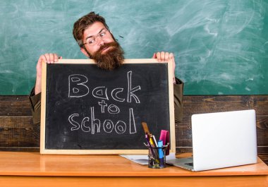 Eylül ayında yeni öğretim yılı başlıyor. Öğretmen ya da okul asıl memnuniyetle blackboard yazıt ile okula geri. Tekrar hoş geldiniz. Öğretmen eğitim kurumu girmek için yeni öğrenciler ağırlıyor