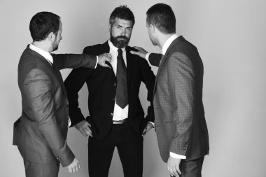 CEO açık gri arkaplanda uzlaşma bulamadı.