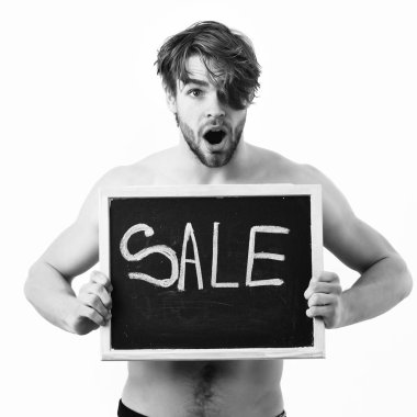 Sakallı adam, kısa sakal. Beyaz stüdyo arka plan üzerinde beyaz seksi genç sürpriz maço şık saç, bıyık kas gövde holding Satılık yazıt ile siyah yönetim kurulu ile izole.