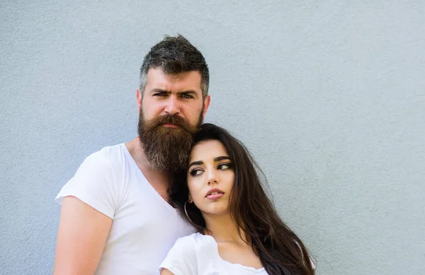 Couple stylish young modern people. Urban loving couple. Couple white shirts lean each other. Hipster bearded and stylish girl hang out outdoors. Couple in love hang out together grey wall background — Stock Photo, Image