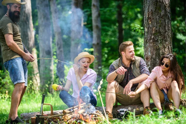 Pare Para Lanche Durante Caminhada Acampar Caminhar Empresa Amigos Relaxar — Fotografia de Stock