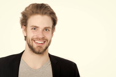 şık sakal, bıyık üzerinde beyaz izole ile mutlu bir adam sakallı