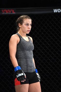 Kiev, Ukrayna-13 Mart 2017: mma kadın savaşçıları savaş, Kiev, Ukrayna powerfuf kızlar Spor Sarayı şampiyonluk yüzüğü dövüşte ya da kadın savaşçıları mma Şampiyonlar kemer için mücadele