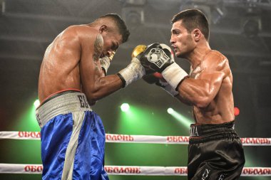 Kiev, Ukrayna - 16 Eylül 2017: Sparta boks Haritayı dahil altı sıralaması mücadele. Milli Güvenlik'Olimpiyskiy, Kiev, Ukrayna sıralaması için kavga sırasında halka tanımlanamayan bir boksörler