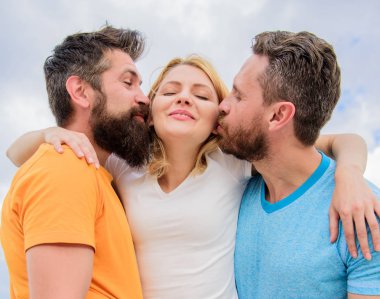 Nihai Kılavuzu kaçınarak arkadaş bölge. Bilmeniz gereken her şeyi kaçının arkadaş bölge başlangıç kalma. Erkeklerin dikkatini seviyor. Kız iki adamla sarılmak. Dostça ilişkiler. Erkekler aynı kız yanakları öp.