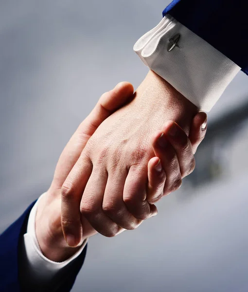 Partner commerciali dopo la firma dell'accordo. Partenariato, amicizia e sostegno finanziario . — Foto Stock