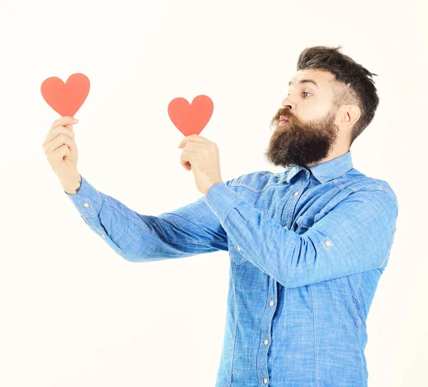 Sentimentos românticos e conceito de amor. Homem com barba — Fotografia de Stock