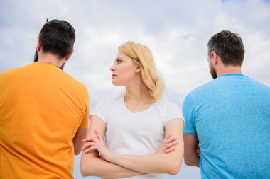 Kız iki yüzü olmayan adam önünde dur. Daha iyi erkek seç. Onun için zor karar. En iyi özellikleri Harika erkek arkadaş. Kimi düşünüyorum kız o dating sormak olacak. Her şeyi doğru adamı seçerek hakkında bilmeniz