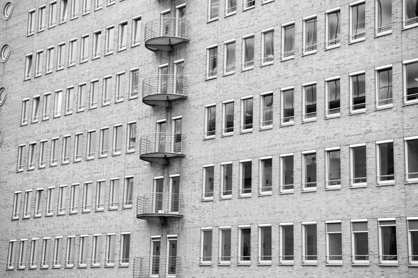Parede de fachada de construção de tijolos vermelhos em Hamburgo, Alemanha — Fotografia de Stock
