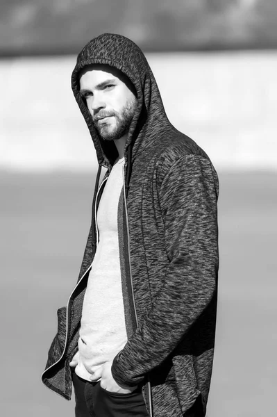 Macho with beard in hoodie on sunny outdoor, fashion. Man wear sweatshirt, casual style. Mens fashion, style, sportswear. Lifestyle for active and healthy man, sport — Stock Photo, Image