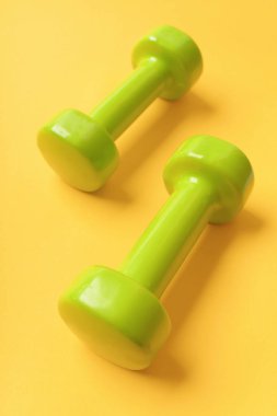 Barbell plastik küçük boyutunda. Sağlıklı yaşam konsepti