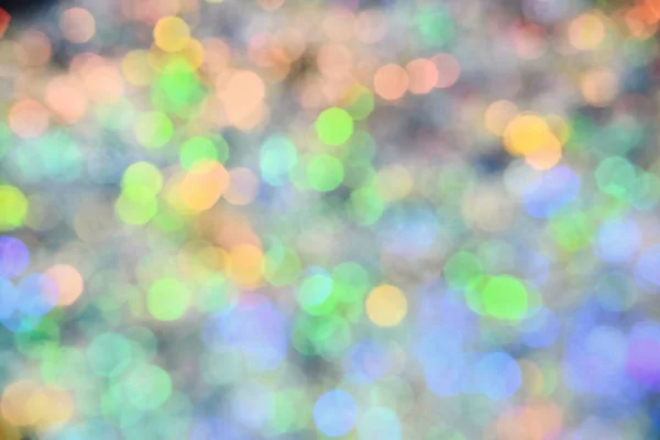 Fondo del festival de vacaciones con luces brillantes. Bokeh colorido desenfocado y abstracto con luz nocturna. Fondo de luces de bombilla de colores. Decoraciones de fondo de pantalla de Navidad concepto — Foto de Stock