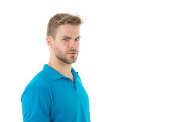 Saç modeli daha iyi yapmak için basit kesmek. Doğru ürünü styling saç kullanın. Düzenli saç modeli ile kendinden emin. Saç modeli ipuçları berber. Adam ciddi sakallı tıraşsız adam beyaz izole mükemmel saç modeli ile