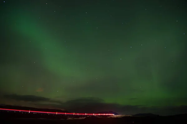 Luci del nord - bellezza della natura. Islanda nord luci a Reykjavik. luci polari o bacchetta del nord. questa bella aurora boreale o aurora boreale in ghianda di notte. vera bellezza . — Foto Stock