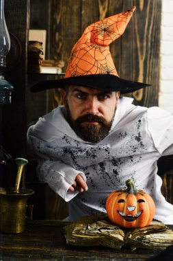 Witcher korkunç kılık Cadılar Bayramı için oda süsle