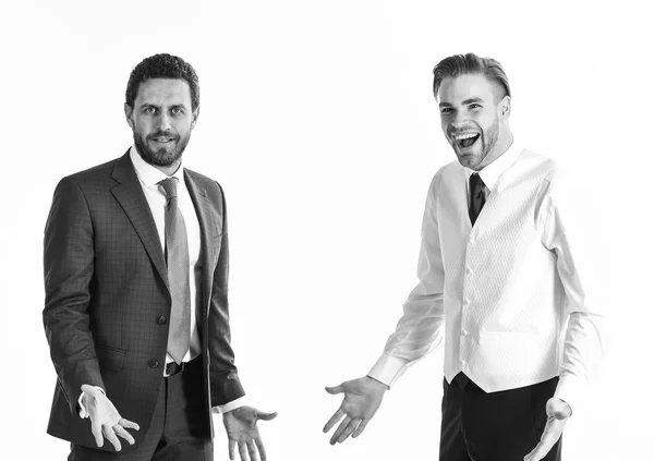 Άνδρες στην επίσημη ένδυση ή επιχειρηματίες με χαμογελαστά πρόσωπα περίπτερα — Φωτογραφία Αρχείου