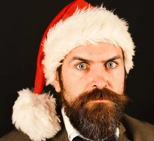 Santa en rojo sombrero de Navidad y pajarita en negro —  Fotos de Stock