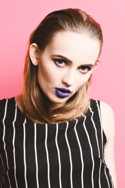 Moda ve tarz makyaj konsepti. Seksi kadın.