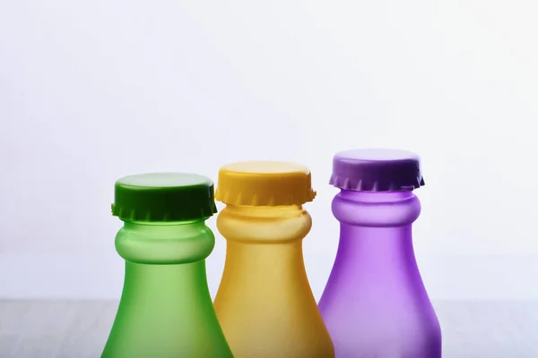Набор Бутылок Разного Цвета Энергетические Напитки Контейнеры Различными Вкусами Концепция — стоковое фото