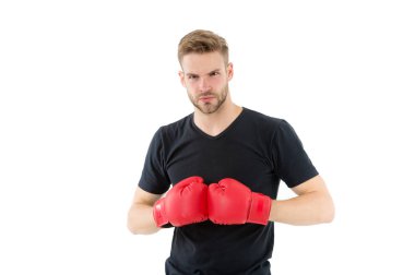 Her gün mücadele olarak. Sporcu boksör eldivenleri ile. Boks konsepti. Adam atlet boxer spor eldivenler ile yüz konsantre. Boksör pratik mücadele becerileri beyaz izole. Boksör yakışıklı sıkı koç