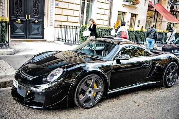 Luxe Supercar Porsche RUF CTR3 Clubsport zwarte kleur geparkeerd op straat in Parijs. Porshe is beroemd dure auto merk auto — Stockfoto