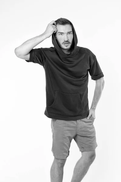 Cómodo atuendo para el ocio activo. Ropa para estilo de vida activo. Elija ropa cómoda hecha de textiles suaves para mantenerse activo. Hombre aspecto atlético usar ropa elegante para la juventud —  Fotos de Stock