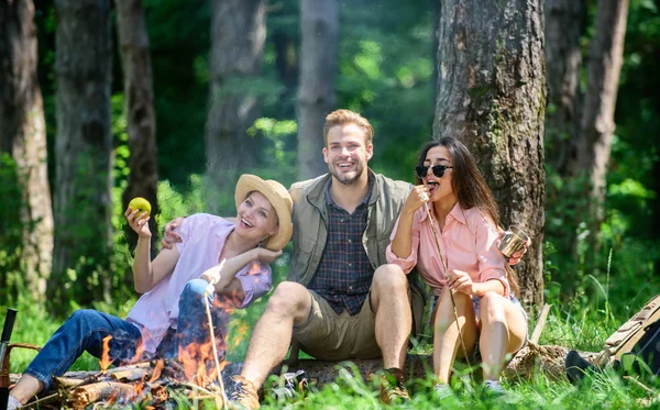 Halt for snack during hiking. Company hikers relaxing at picnic forest background. Camping and hiking. Relax and fun in nature. Company friends relaxing and having snack picnic nature background — Stock Photo, Image