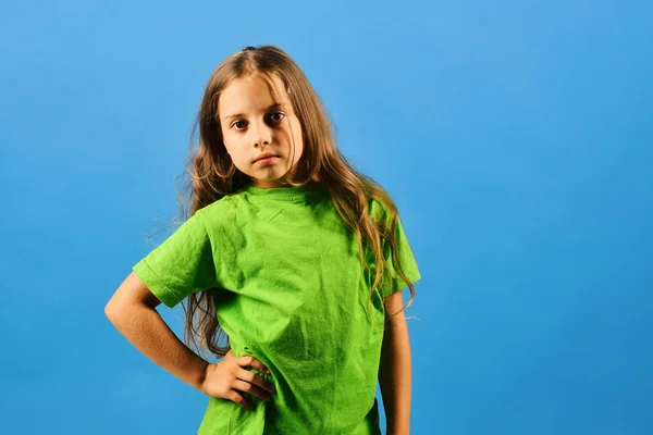 Kid posa como Bgirl em estilo cool — Fotografia de Stock