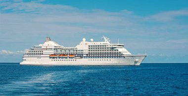 Büyük lüks yolcu gemisi veya astar