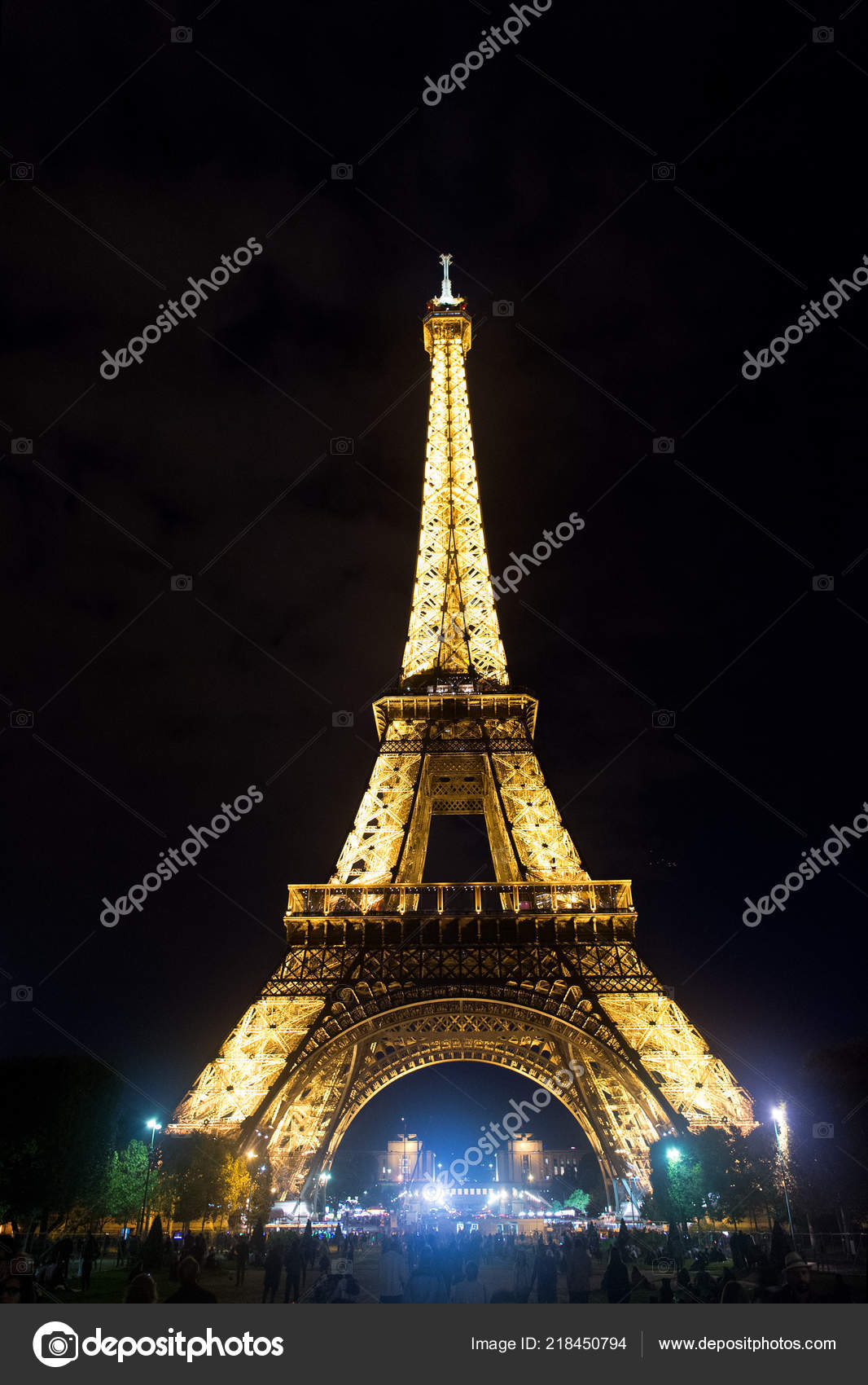 Paris, France - September 23, 2017: eiffel tower at night time. Icon of Eiffel Tower in night illuminaiton. The light installation. Enjoy the view by – Stock Editorial Photo © stetsik #218450794