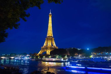 Paris, Fransa - 23 Eylül 2017: paris Fransa'da Eyfel Kulesi. Tur ve seyahat. Eyfel Kulesi keşfedin. İkonik yapı Eiffel Kulesi değil