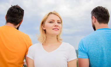 Kız iki yüzü olmayan adam önünde dur. En iyi özellikleri büyük erkek arkadaşı. Nasıl daha iyi erkek. Kimi düşünüyorum kız o dating sormak olacak. Doğru adamı seçme hakkında bilmeniz gereken her şeyi