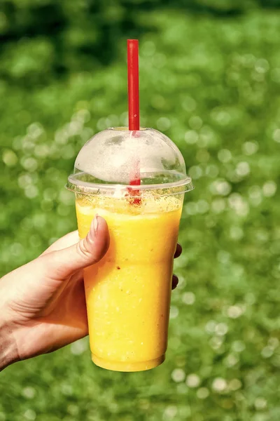 Young girl holding good healthy breakfast fruit smoothie drink — Stock Photo, Image