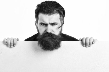 Kâğıt çarşaflı vahşi beyaz hippi.