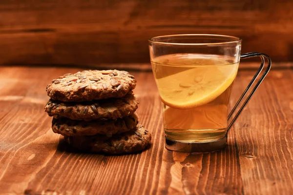 Traditionele snack voor theetijd. Drankje en zelfgemaakte goederen — Stockfoto