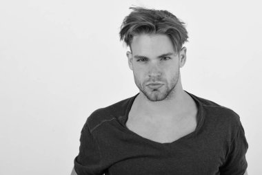 Maço emin yüz ve kıl. Erkeklik ve güven