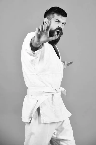 Karate och kampsport koncept. Mannen i en kimono — Stockfoto