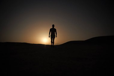 adam siluet günbatımı gökyüzü, gelecek ve başarı, insan ve doğa
