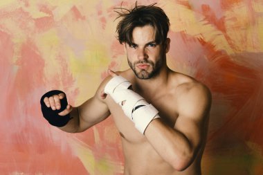 Boksör ya da karate savaş sanatları uygulamaları. Spor ve savaş