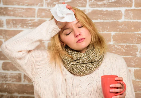 Runny nose and other symptoms of cold. Cold and flu remedies. Remedies should help beat cold fast. Tips how to get rid of cold. Woman feels badly ill sneezing. Girl in scarf hold tea mug and tissue — Stock Photo, Image