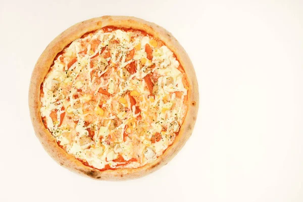 Pizza picante com molho e tempero. Levar comida — Fotografia de Stock