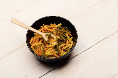 balck seramik tabak lezzetli renkli İtalyan Makarna