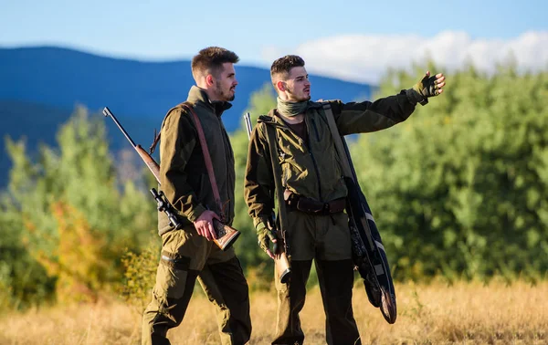 Hunting with partner provide greater safety fun and rewarding. Gamekeeper rifles nature environment. Gamekeepers walk mountains background. Gamekeeper occupation concept. Gamekeepers sunny fall day — Stock Photo, Image