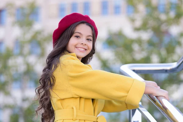 Çocuk Kız Parlak Şapka Bere Sonbahar Şapka Moda Aksesuar Fransız — Stok fotoğraf